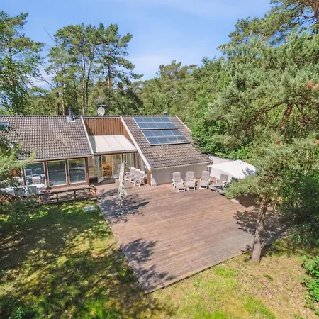 Vakantiehuis Auvo - 200m From The Sea By Interhome *